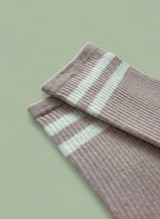 Närbild på öppning av pilates strumpor för träning