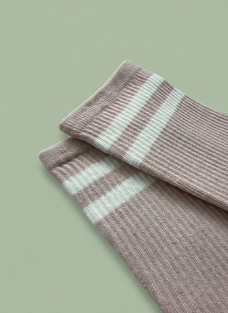 Närbild på öppning av pilates strumpor för träning