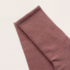 inzoomning av pilatesstrumpa i rosa skaft