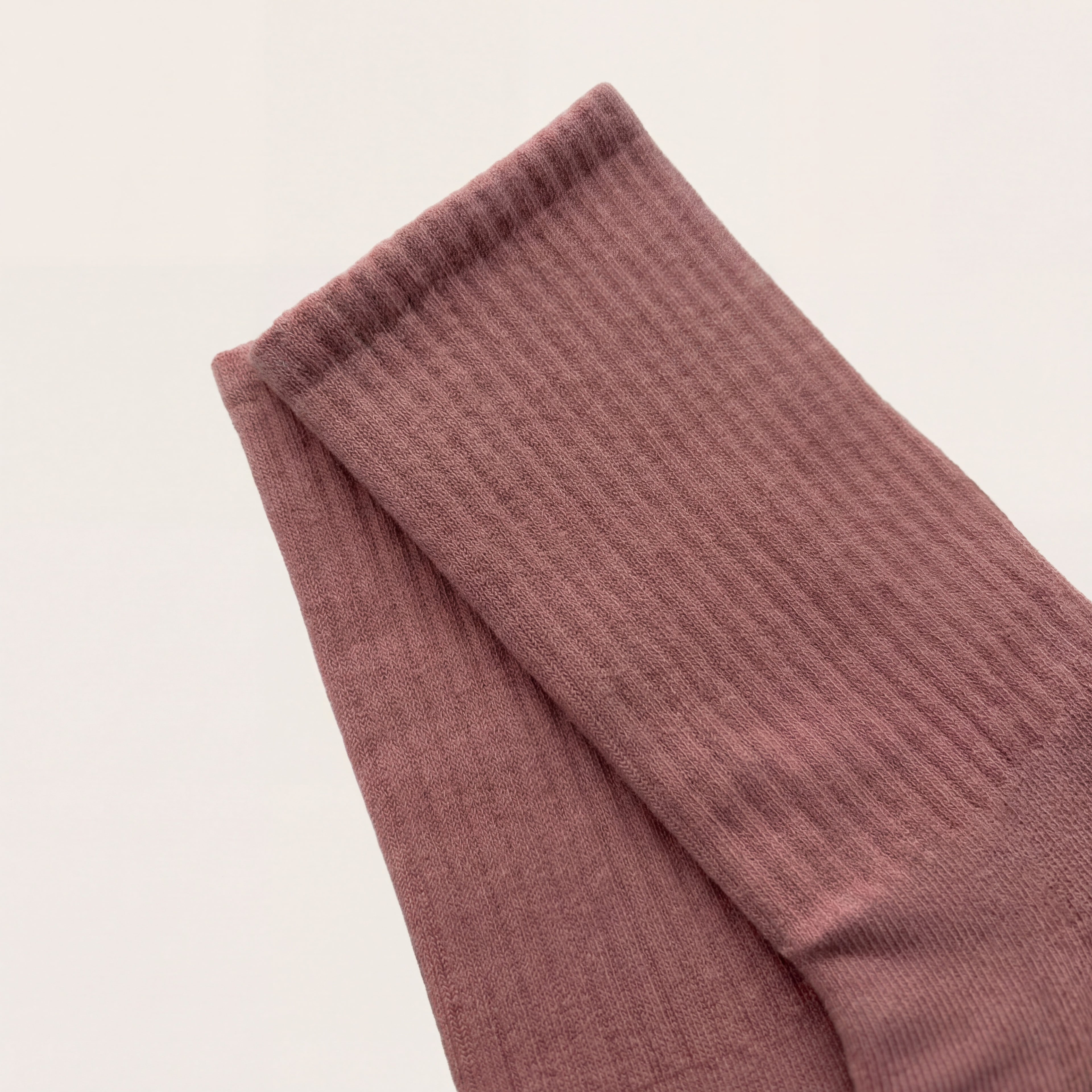 inzoomning av pilatesstrumpa i rosa skaft