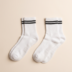 vita tvåpack grip socks mot beige bakgrund