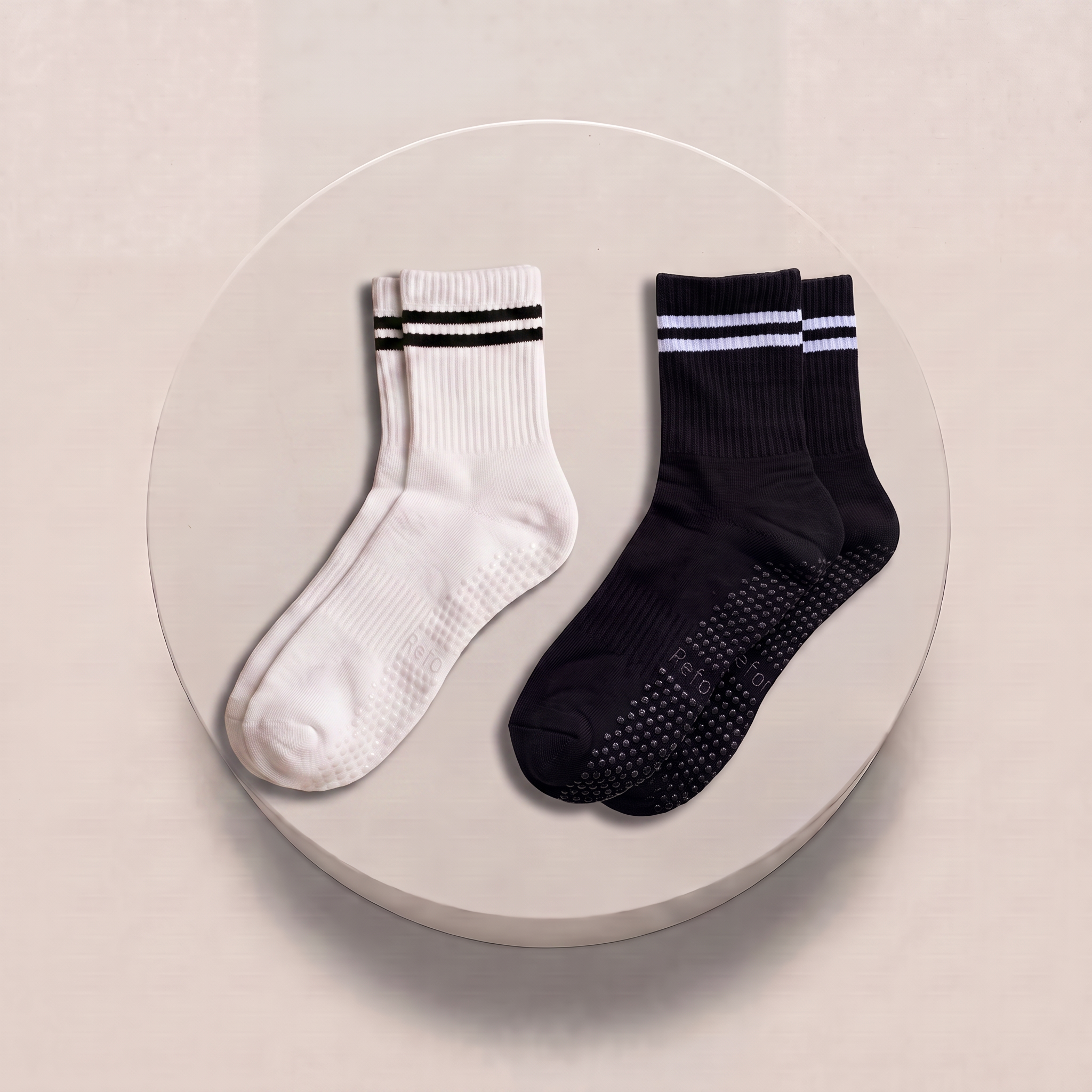 black and white grip socks 2-pack