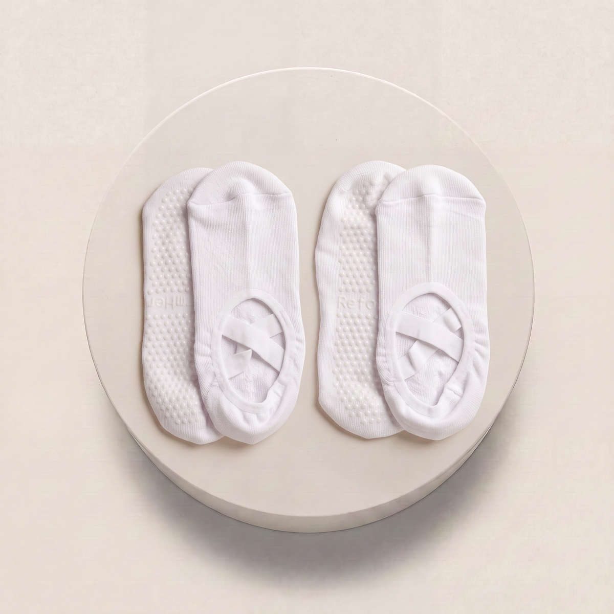 vita ballerina grip socks på podium