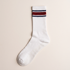 vita pilates grip socks med röd rand mot vit bakgrund